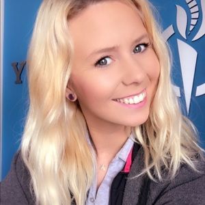 Meet your Posher, Courtney